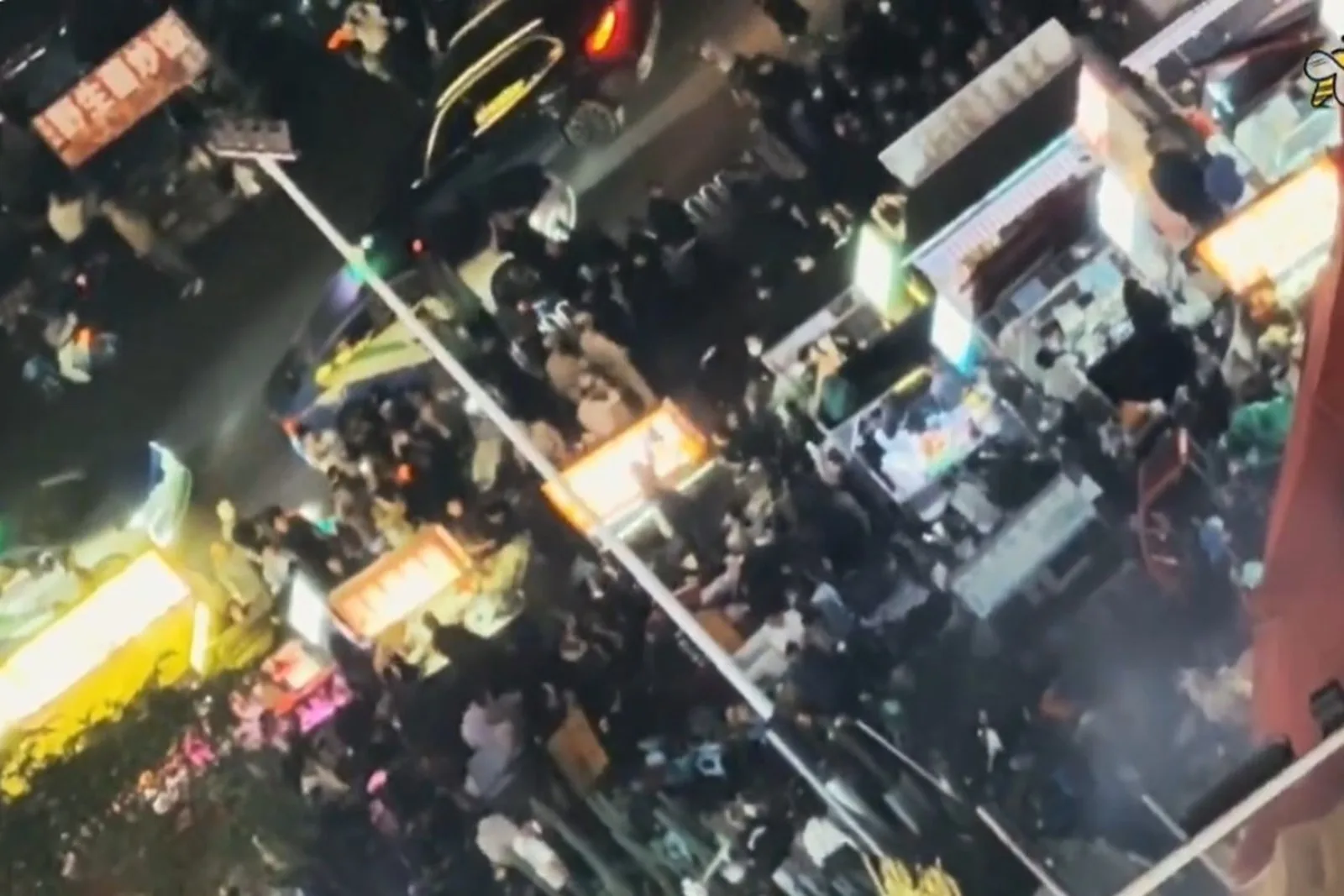 雲南昆明海樂世界夜市攤販9月27日晚與警方發生長達六小時的大規模衝突。（視頻擷圖）