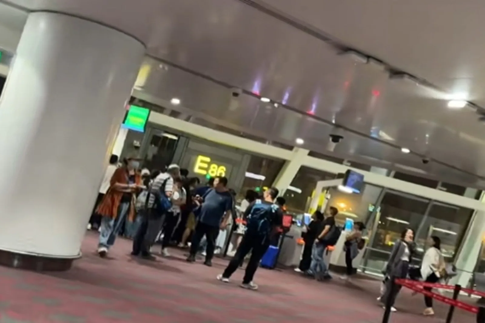 中國吉祥航空有一航班10月2日因「器械故障」連換3架飛機均未能正常起飛。（視頻擷圖）