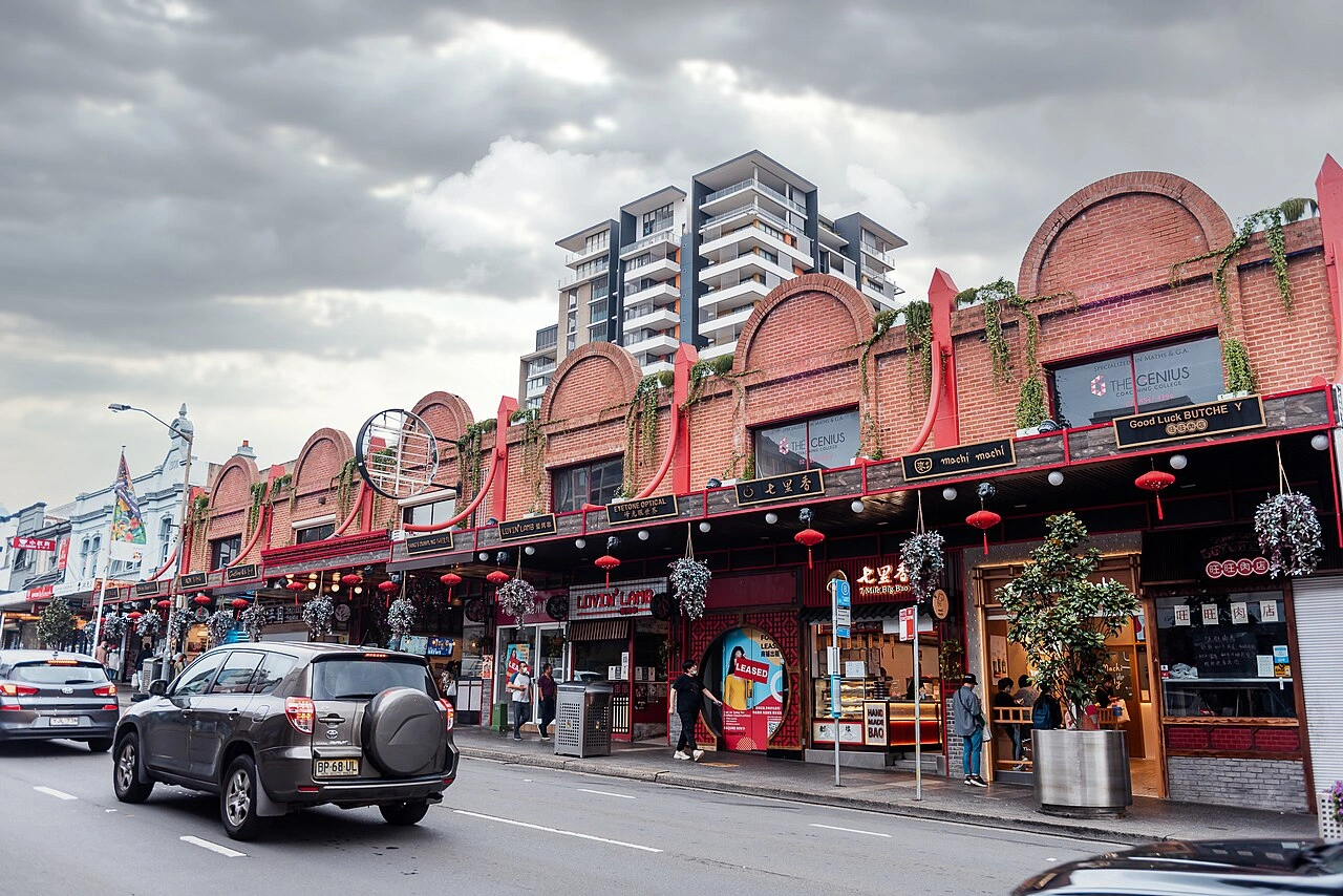 Burwood Chinatown's Burwood Road main entrance / 维基百科