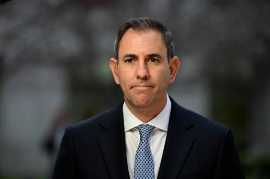 澳大利亚财政部长吉姆·查尔默斯（ Jim Chalmers）。 (Photo by Tracey Nearmy/Getty Images)