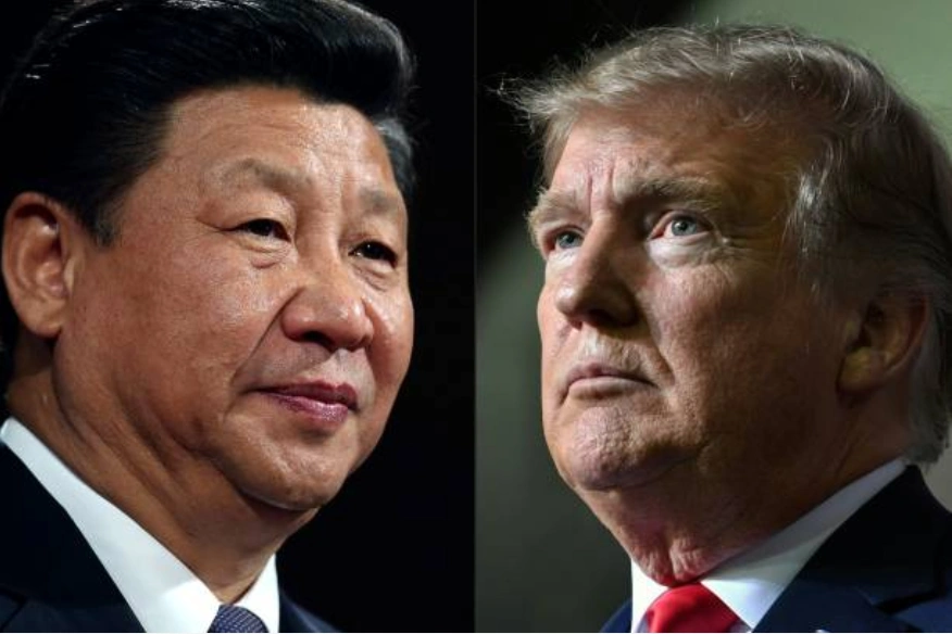 习近平试图进行「贸易谈判的政治化」，在美中贸易谈判中，夹带、偷渡台湾议题。中国国家主席习近平（右）和美国总统唐纳德·特朗普的合影。 (Photo by Jim WATSON and PETER KLAUNZER / various sources / AFP) (Photo by JIM WATSONPETER KLAUNZER/AFP/POOL/AFP via Getty Images)