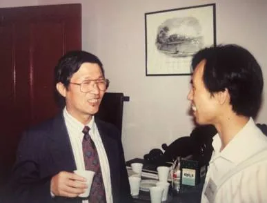 1991年陈一咨在澳洲悉尼Sydney Institute演讲休息时间与作者交谈