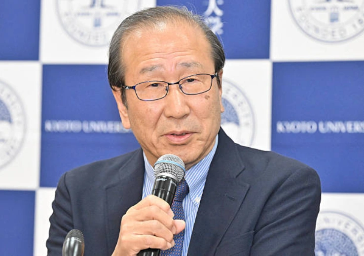 京都大學特聘教授北川進在京都出席2025年諾貝爾化學獎新聞發布會。 (Photo by JIJI PRESS / AFP) / Japan OUT (Photo by STR/JIJI PRESS/AFP via Getty Images)