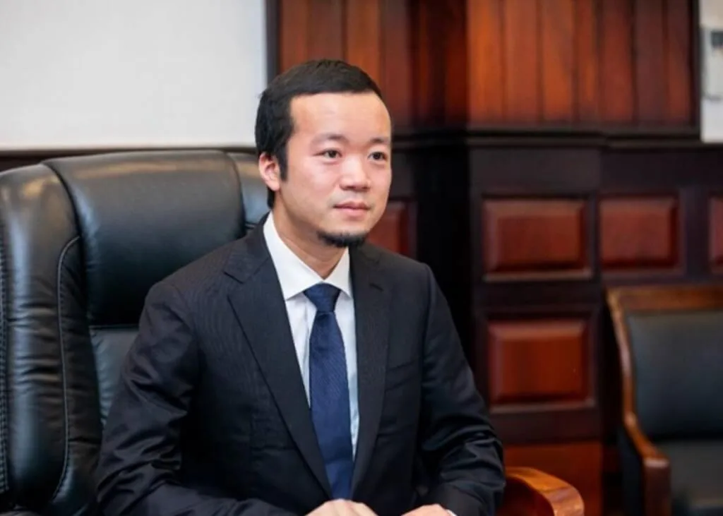 英美兩國政府聯手同步制裁柬埔寨跨國犯罪組織太子集團董事長陳志。（圖取自太子集團網頁princeholdinggroup.com）