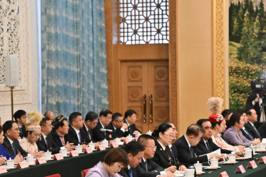 2025 年 3 月 7 日，中共人大新疆代表团会议。(Photo by ADEK BERRY / AFP) (Photo by ADEK BERRY/AFP via Getty Images)
