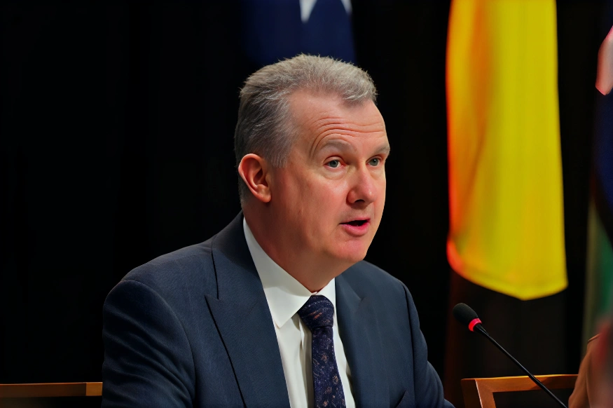 澳大利亚内政部长托尼·伯克（Tony Burke）。 (Photo by Martin Ollman/Getty Images)