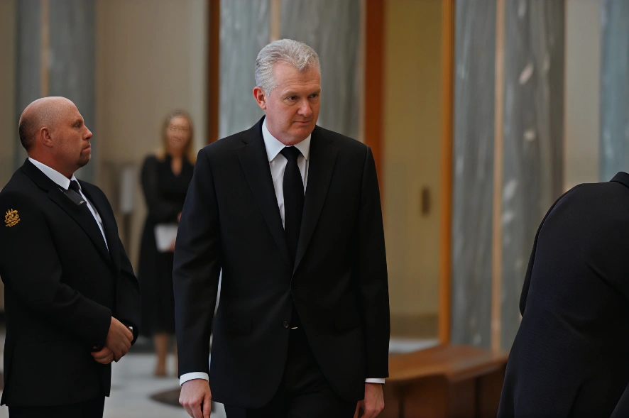 澳大利亚内政部长伯克（Tony Burke）。(Photo by Martin Ollman/Getty Images)