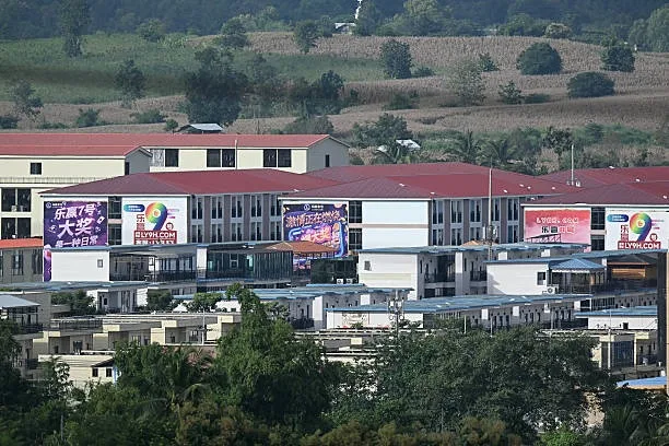 緬甸東部妙瓦底鎮（Myawaddy）KK 園區。（LILLIAN SUWANRUMPHA/AFP via Getty Images）