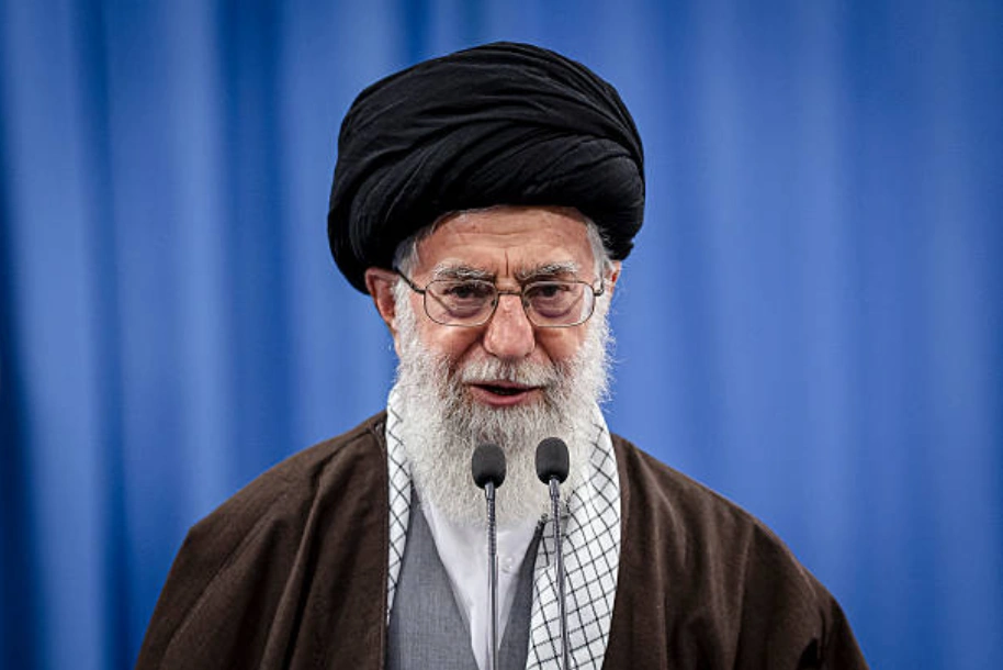 伊朗最高領袖阿亞圖拉·阿里·哈梅內伊已身亡。(Photo by Armin Karami / Middle East Images / Middle East Images via AFP) (Photo by ARMIN KARAMI/Middle East Images/AFP via Getty Images)