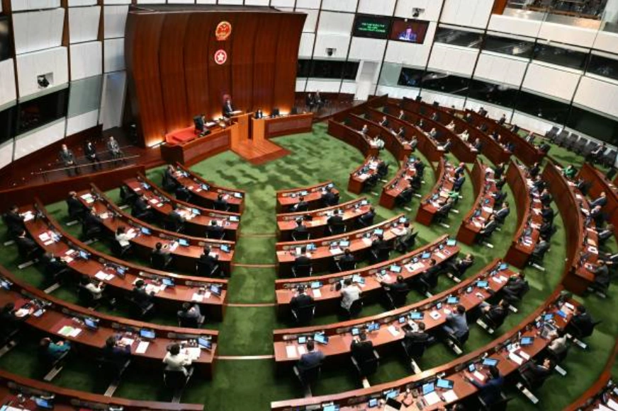 2024年10月16日香港立法会会议厅发表年度施政报告。 (Photo by Peter PARKS / AFP) (Photo by PETER PARKS/AFP via Getty Images)