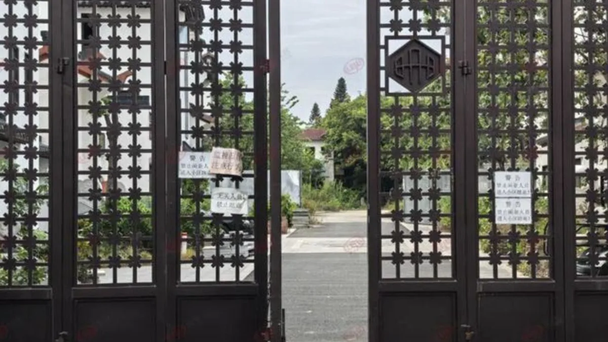 廣州最慘豪宅金僑嶺南院開發商破產跑路，小區破敗如同鬼城。（微博擷圖）