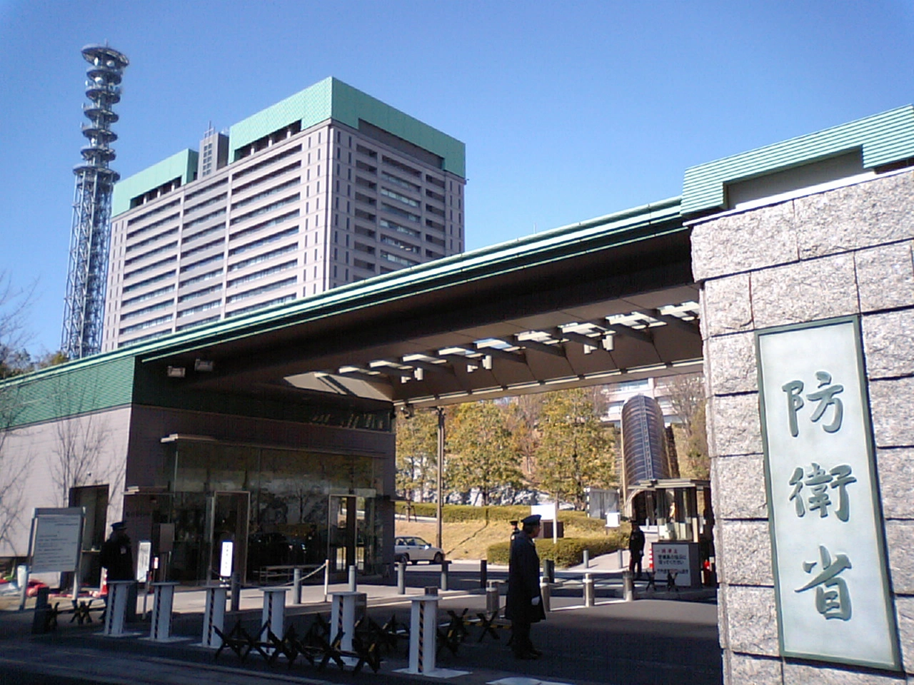 日本首次由首相层级，将台海局势提升至「国家存续」的安全威胁，具有高度象征性。 图为日本防卫省正门。（维基百科）