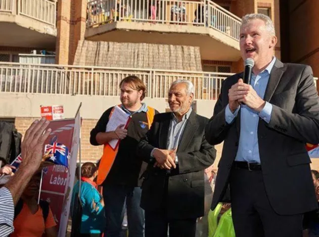Tony Burke 和h Ibrahim Abu Mohamad （Facebook）