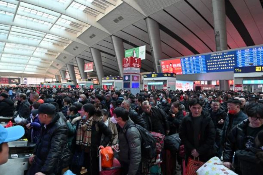 「返乡滞乡」一词首次被提升至中国部级政策语言，显示出中共中央已将返乡潮视为潜在的系统风险。（Photo by ADEK BERRY / AFP) (Photo by ADEK BERRY/AFP via Getty Images)