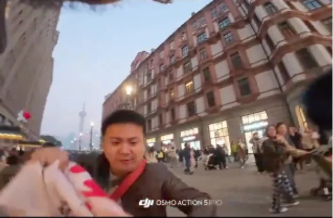 白紙運動,上海,外灘,旗幟,拍照,奪旗