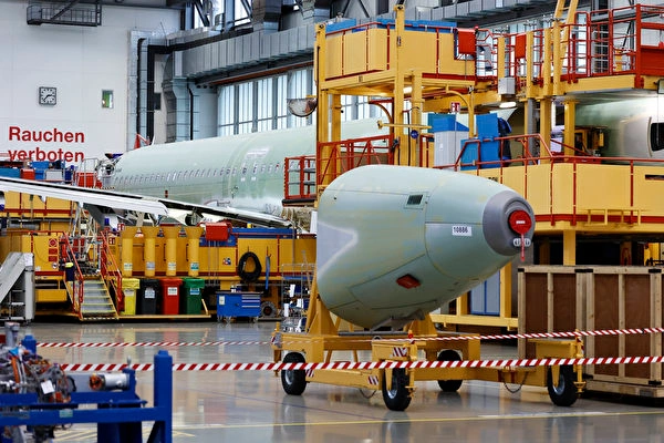 图为空中客车公司工厂内的A320客机的装配线。 (Morris MacMatzen/Getty Images)