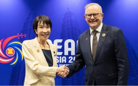 高市早苗与阿尔巴尼斯（X）