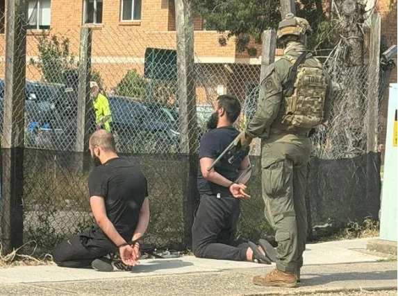 新州警方拘捕中东男子（网络）