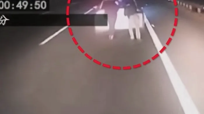 电动车,没电,高速,抛锚,身亡,追尾,车祸