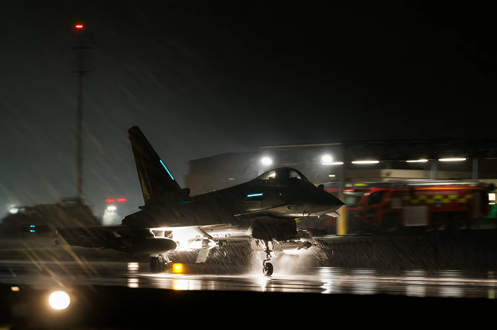 资料图：一架英国皇家空军的“台风”FGR4战斗机。 (Photo by MoD Crown Copyright via Getty Images)