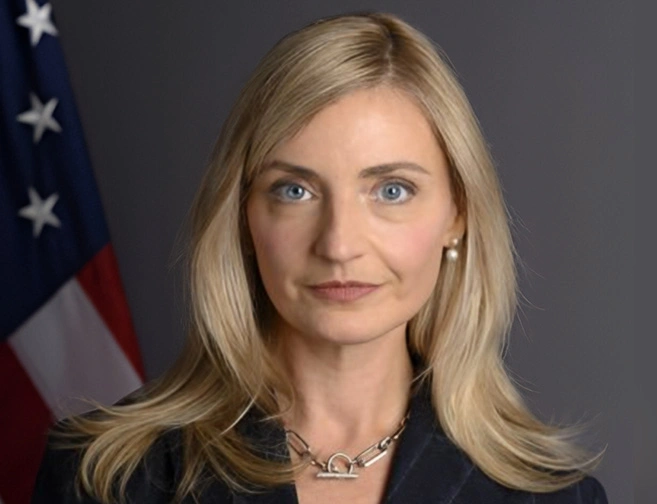 美国副国务卿莎拉·罗杰斯（Sarah Rogers）表示：“一项法令，如果仅仅因为呼吁驱逐圣战极端分子就要将你监禁，却为圣战极端分子提供庇护，那将是极其荒谬的…”（图取自x.com/UnderSecPD）