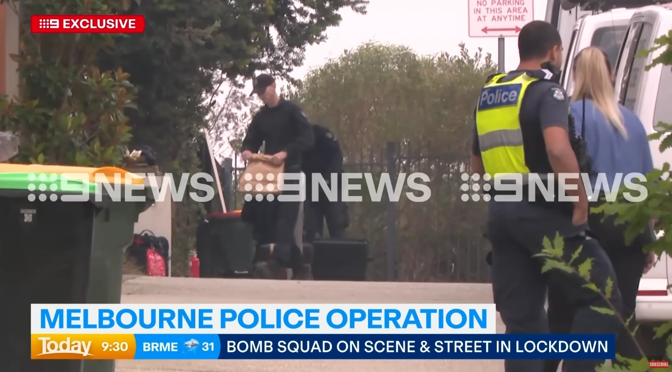 維州警方於Keilor East地區發現多枚可疑裝置並引爆。（截圖取自YouTube/9 News Melbourne）