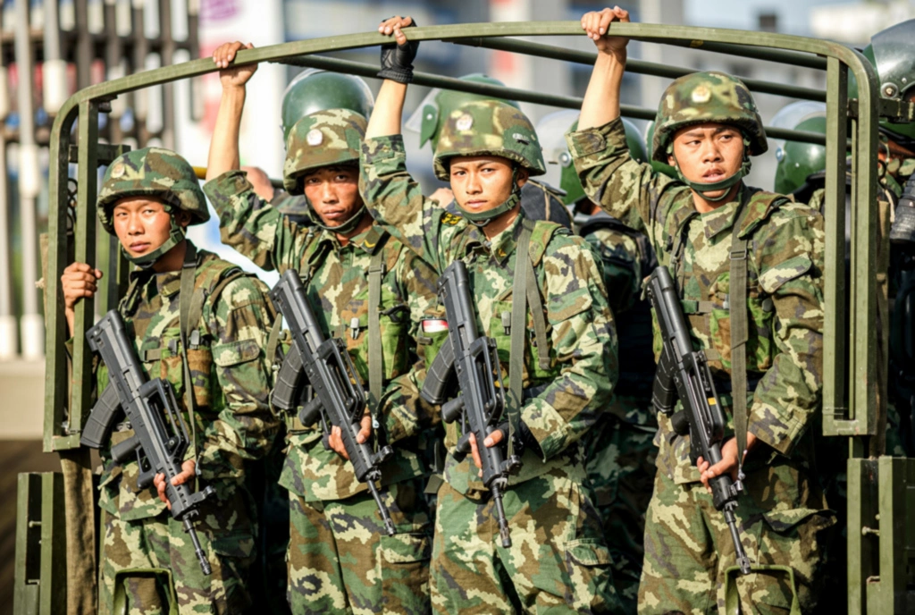 中国人民解放军中部战区告全国人民书。 (Photo by PETER PARKS / AFP) (Photo by PETER PARKS/AFP via Getty Images)