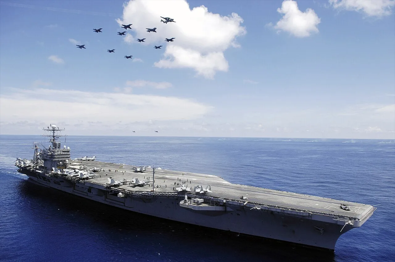 美国海军“亚伯拉罕·林肯”（USS Abraham Lincoln）号航空母舰。（公有领域）