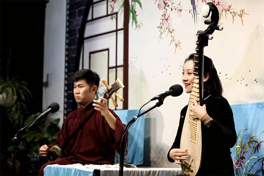洛洛：恨晚（诗）。(Photo by Fred Lee/Getty Images)