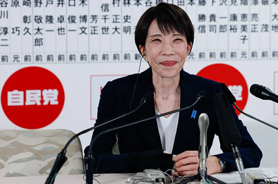 日本第51屆眾院選舉投票，高市早苗領導的自民黨議席數獲得壓倒性勝利。 (Photo by Kim Kyung-Hoon - Pool/Getty Images)