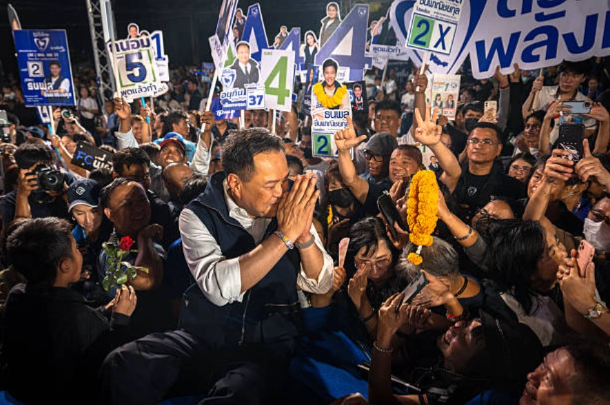 2026年泰國國會大選結束，整體而言，這是一場理性的選舉，也是一次信仰的崩解。圖為泰國總理兼泰自豪黨領袖阿努廷·查恩維拉庫爾 (Photo by Chanakarn Laosarakham / AFP via Getty Images)