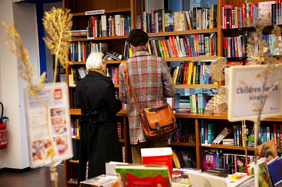 布里斯本首家专门贩售浪漫小说的书店。示意图(Photo by Thibaut Durand / Hans Lucas / AFP via Getty Images)