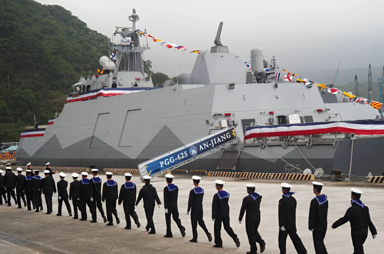 台湾第11艘600吨级「兰屿巡防舰」交船。图为台湾轻型护卫舰。(Photo by Sam Yeh / AFP) (Photo by SAM YEH/AFP via Getty Images)