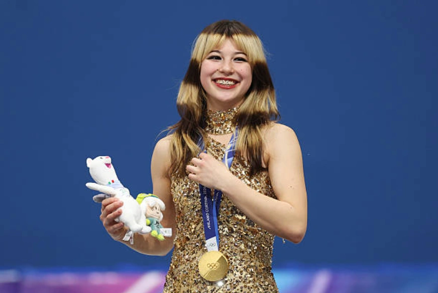 谷爱凌和刘美贤的故事呈现的是两个版本的美国现实，同时也是两个版本的中国梦。其中刘美贤的故事勾勒出的，是中国人不那么熟悉，缺乏参照和想象，或者即将遗忘的故事。2026年米兰-科尔蒂纳冬奥会美国队金牌得主刘美贤（Alysa Liu）。(Photo by Jamie Squire/Getty Images)