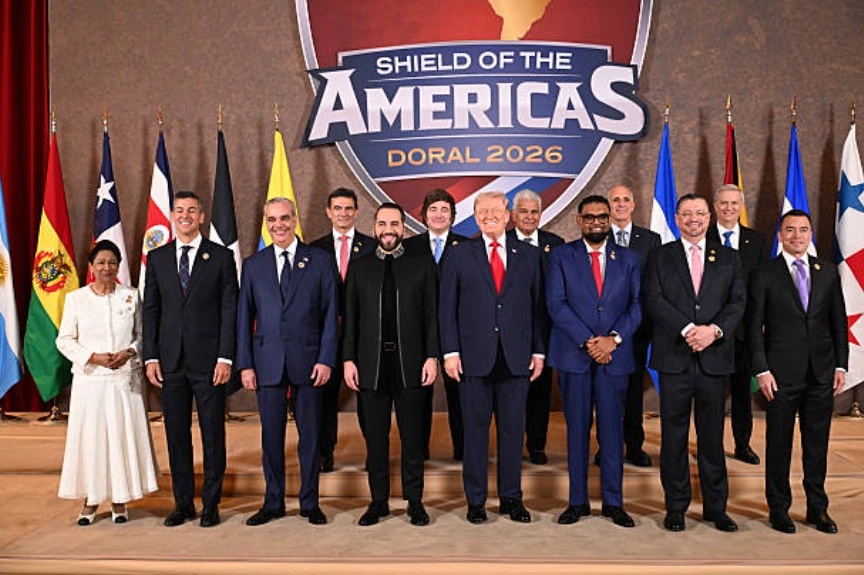 2026年3月7日，美国与12个拉丁美洲国家举行首届“美洲之盾”（America’s Shield）峰会，川普（特朗普）总统宣布成立一个新的军事联盟。 (Photo by Roberto Schmidt/Getty Images)
