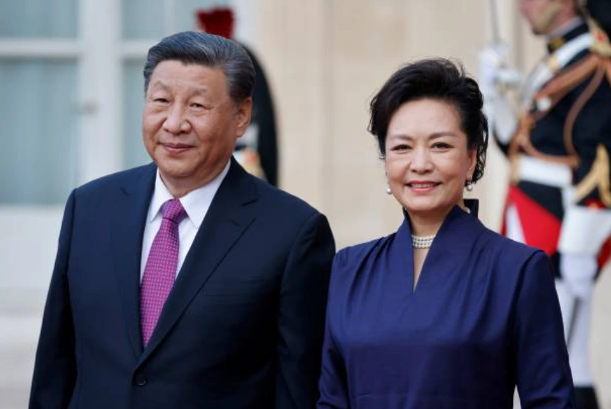 过去两年，习近平的夫人彭丽媛上位的风声频传。 (Photo by Ludovic MARIN / AFP) (Photo by LUDOVIC MARIN/AFP via Getty Images)