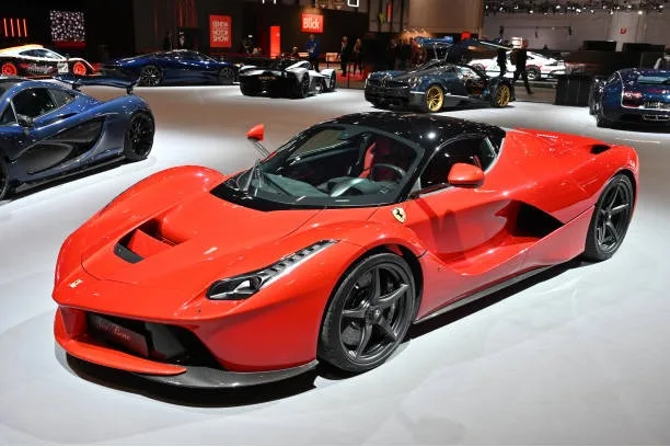 2024年2月26日在日內瓦車展展出的 2013年款紅色法拉利 LaFerrari 超級跑車。（John Keeble/Getty Images）
