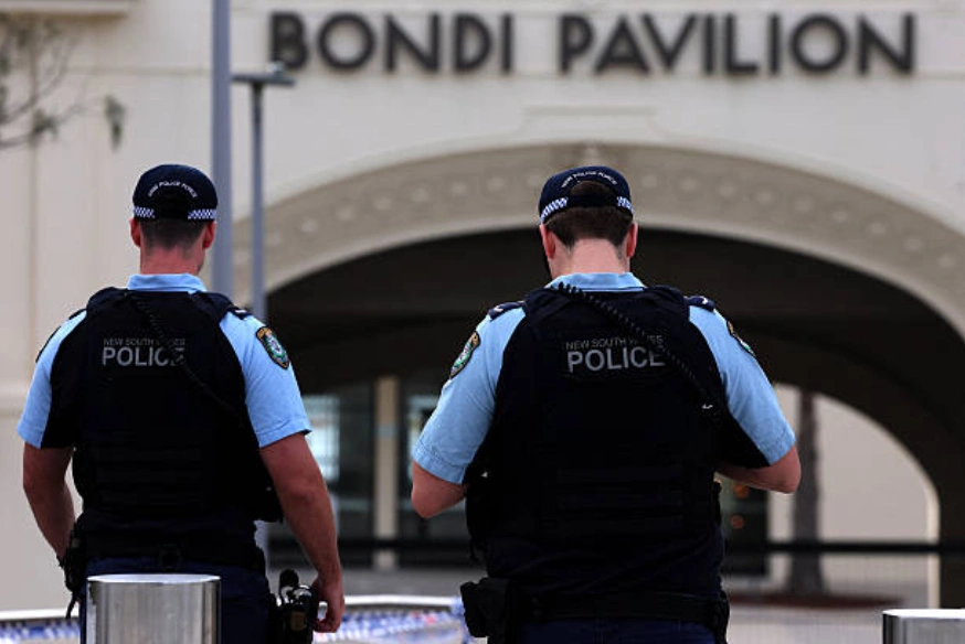 圖為悉尼警方 (Photo by DAVID GRAY / AFP via Getty Images)