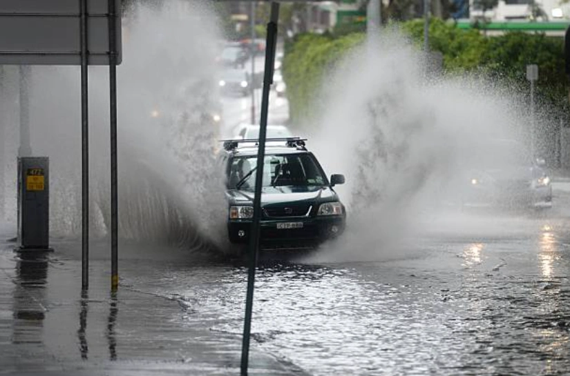 暴雨席捲悉尼，火車與地鐵嚴重延誤。資料圖(Photo credit should read PETER PARKS/AFP via Getty Images)