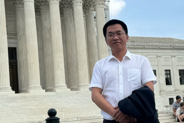 流亡美国的中国人权律师吴绍平（吴绍平提供）