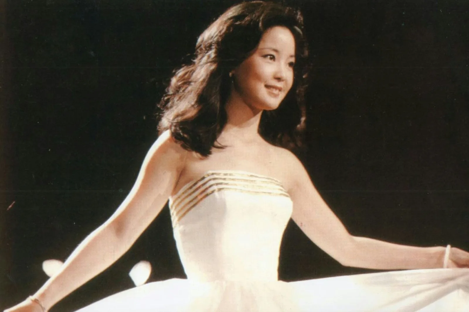 鄧麗君於1995年5月8日在泰國清邁病逝，終年42歲。（鄧麗君官方FB圖片）