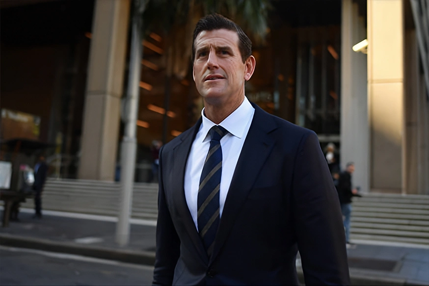 十字勋章获得者本·罗伯茨-史密斯(Ben Roberts-Smith)在悉尼机场被捕。(Photo by Sam Mooy/Getty Images)