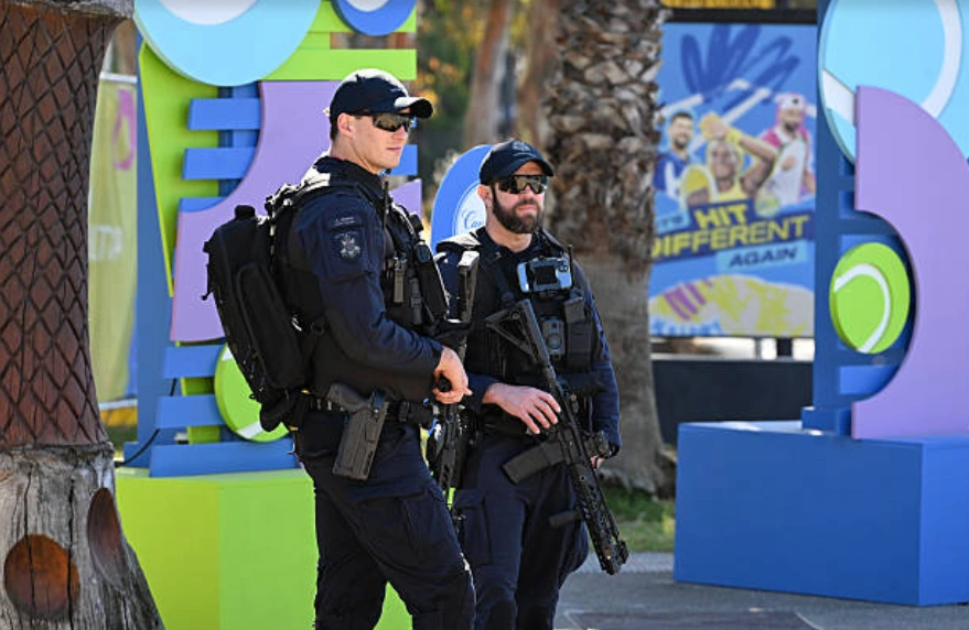 墨尔本犯罪潮致市中心近郊保险费大幅上升。图为维州武装警察 (Photo by James D. Morgan/Getty Images)