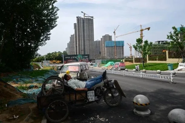 河南省舞陽縣商務局局長胡廣華自揭該省多地招商引資數據全靠「注水」。圖為河南省新鄭市一處建設中的住宅樓盤。（PEDRO PARDO/AFP via Getty Images）