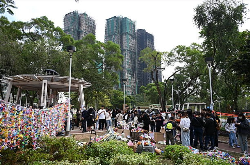 427户宏福苑灾民去信特首，倡原址重建大厦。(Photo by Peter PARKS / AFP via Getty Images)