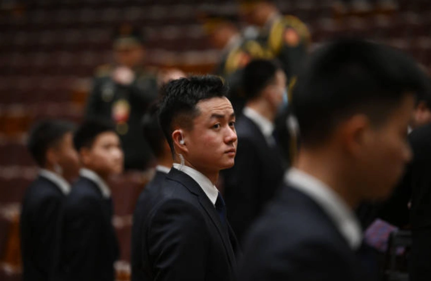 北京“两会”期间的安保人员。(Photo by GREG BAKER / AFP) (Photo by GREG BAKER/AFP via Getty Images)