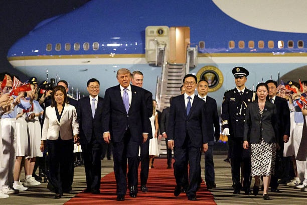 美國總統川普5月13日晚抵達北京。（Alex Wong/Getty Images）