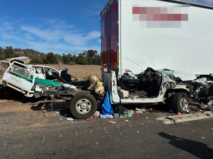新州威靈頓附近發生卡車撞四車事故　。（圖取自x.com/NSW Ambulance）