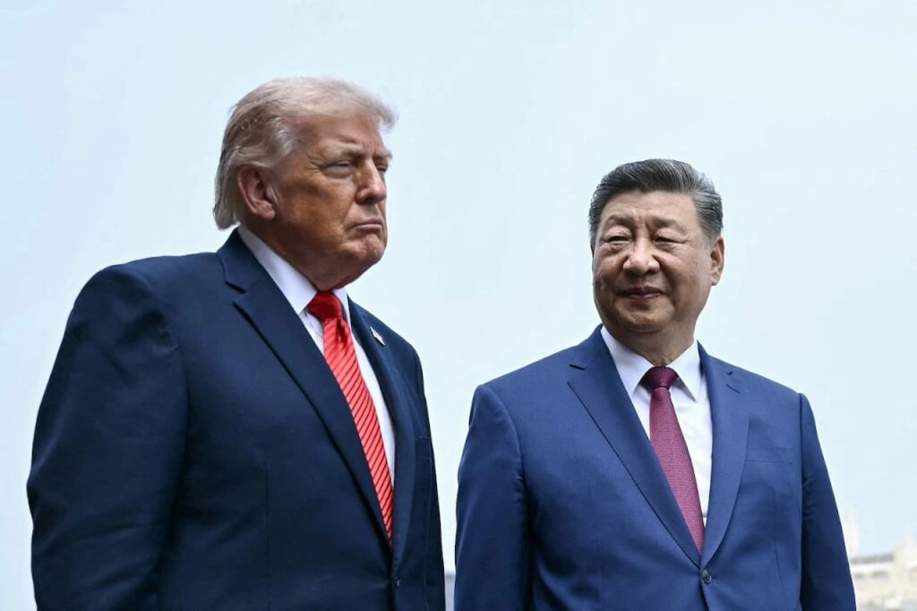 2026年5月14日：中国国家主席习近平（右）和美国总统唐纳德·特朗普于2026年5月14日在北京参观天坛。(Photo by Brendan Smialowski - Pool/Getty Images)