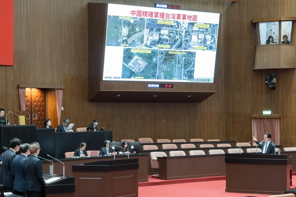 高德地图在台普及，资安问题屡陷争议。(图取自facebook/林俊宪)